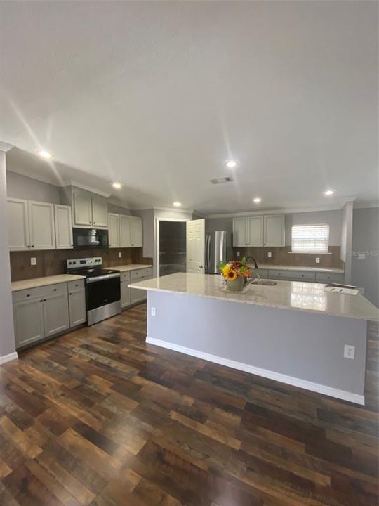 На продажу: $399,900 (4 спален, 3 ванн, 2432 Квадратных фут)