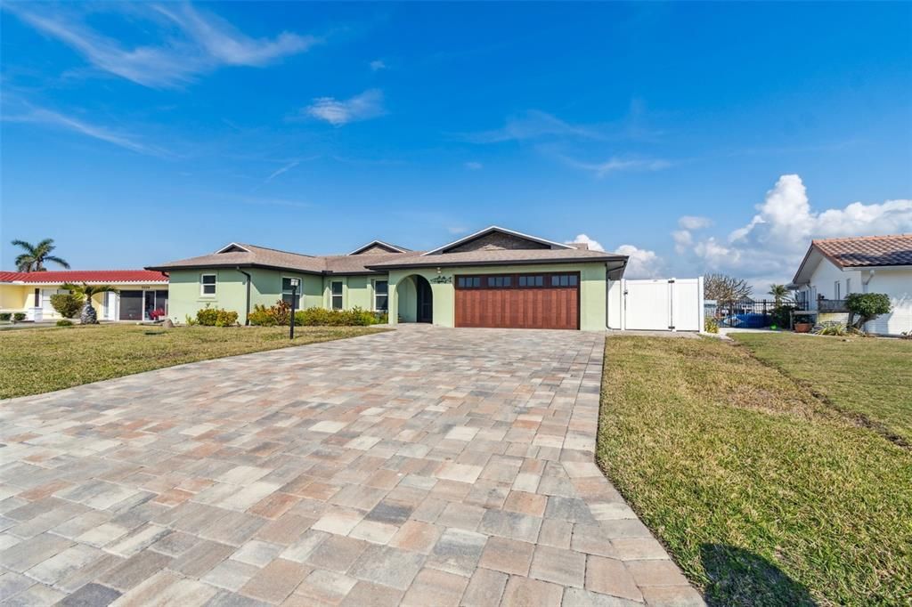 Recently Sold: $1,055,000 (4 beds, 3 baths, 2706 Square Feet)