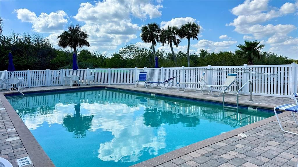 For Sale: $277,900 (2 beds, 2 baths, 906 Square Feet)