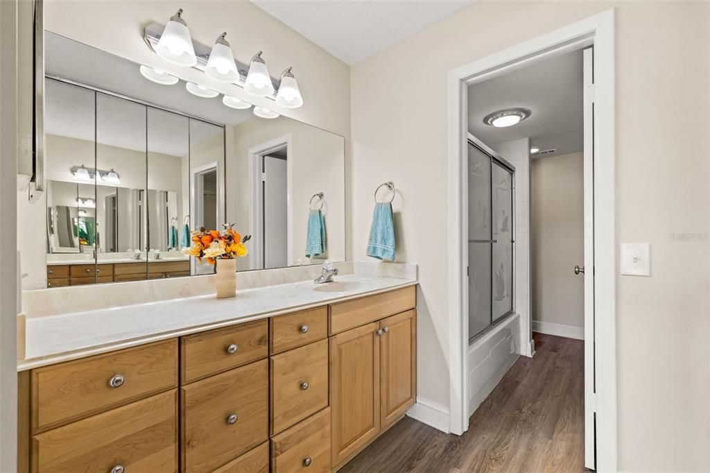 For Sale: $189,000 (2 beds, 2 baths, 1150 Square Feet)