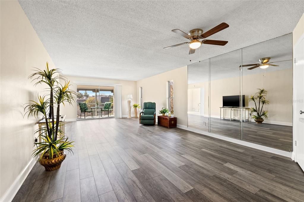 For Sale: $189,000 (2 beds, 2 baths, 1150 Square Feet)