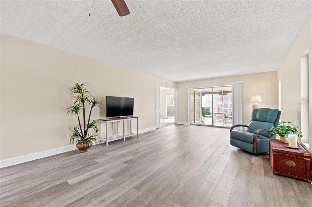 For Sale: $189,000 (2 beds, 2 baths, 1150 Square Feet)