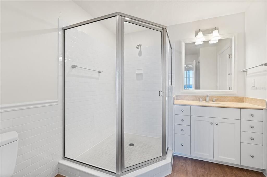 出租: $1,884 (1 贝兹, 1 浴室, 915 平方英尺)