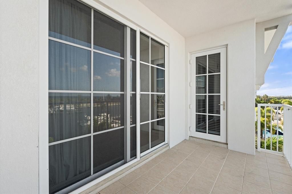 出租: $1,884 (1 贝兹, 1 浴室, 915 平方英尺)