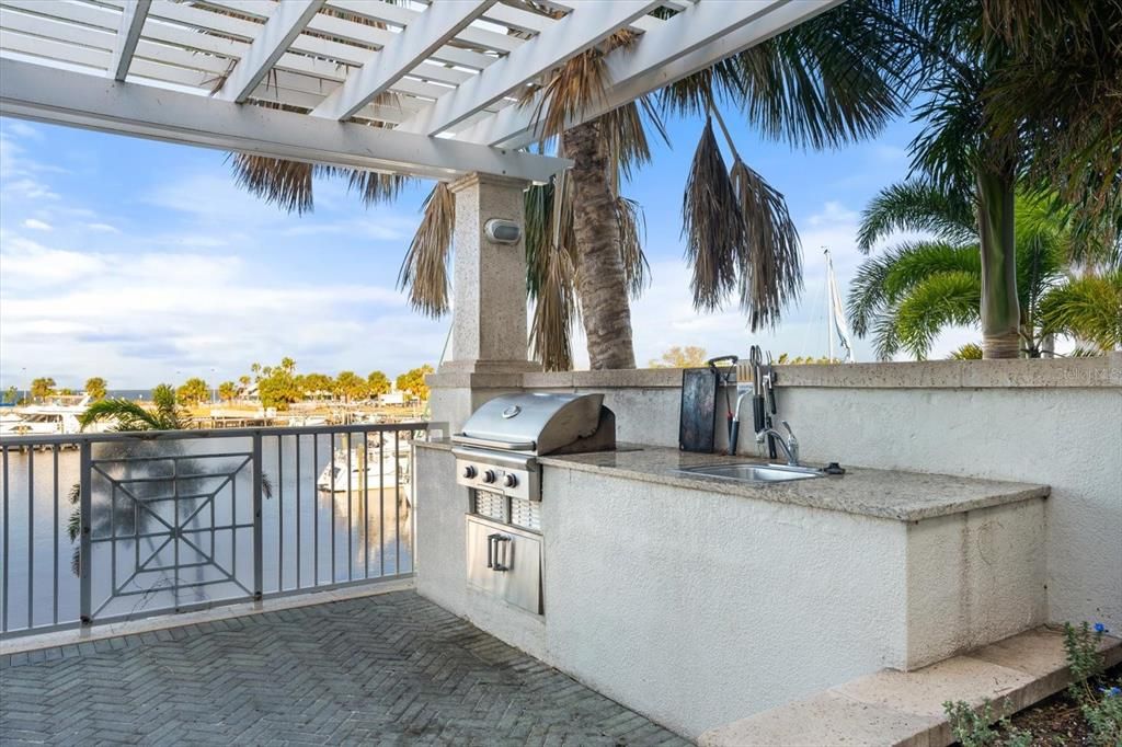 For Rent: $1,644 (1 beds, 1 baths, 885 Square Feet)