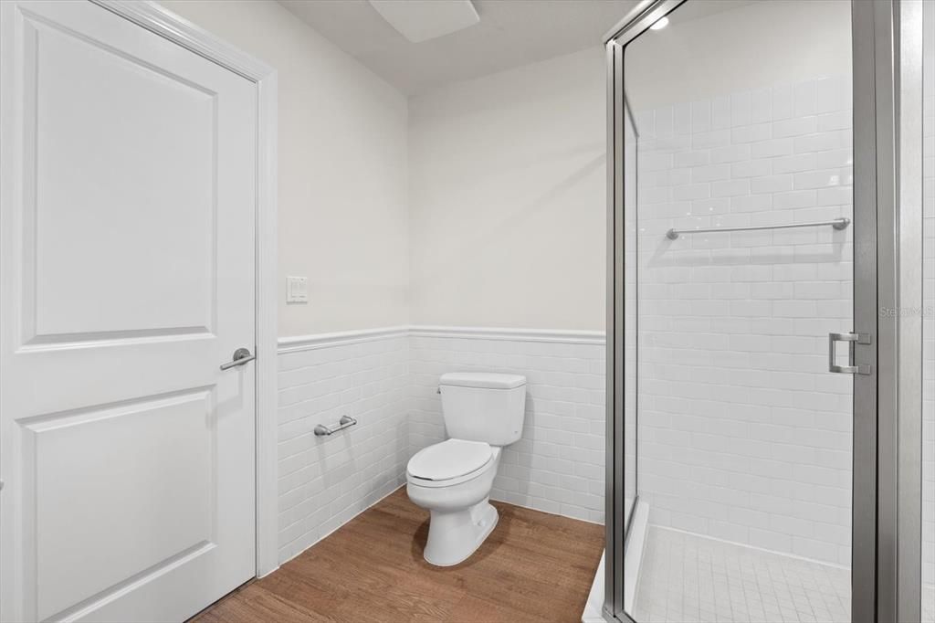 For Rent: $1,644 (1 beds, 1 baths, 885 Square Feet)