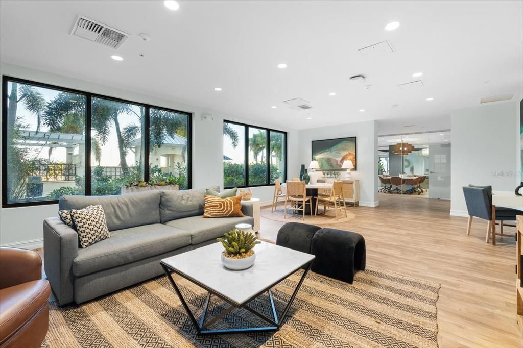 For Rent: $1,644 (1 beds, 1 baths, 885 Square Feet)