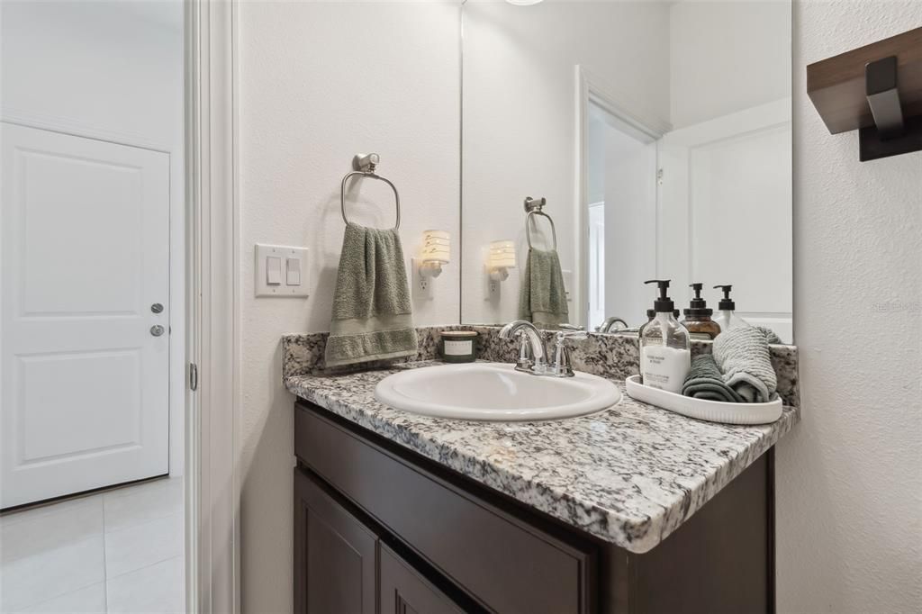 待售: $648,000 (4 贝兹, 3 浴室, 2500 平方英尺)