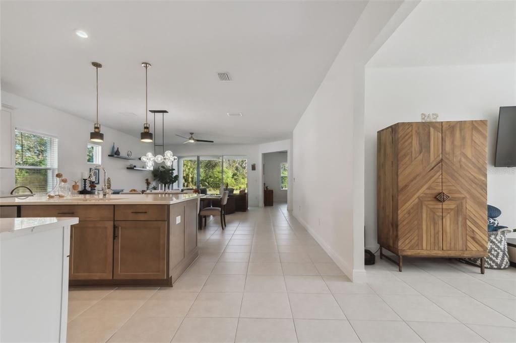 待售: $648,000 (4 贝兹, 3 浴室, 2500 平方英尺)