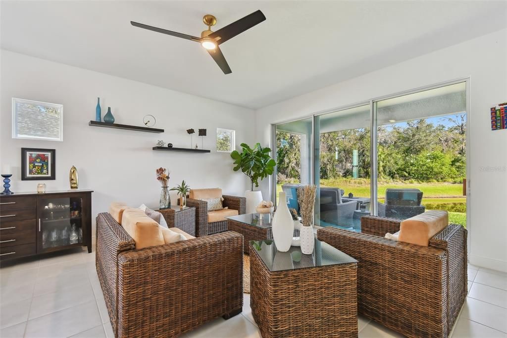 待售: $648,000 (4 贝兹, 3 浴室, 2500 平方英尺)