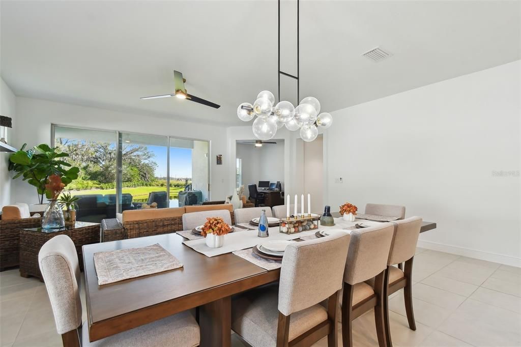 待售: $648,000 (4 贝兹, 3 浴室, 2500 平方英尺)