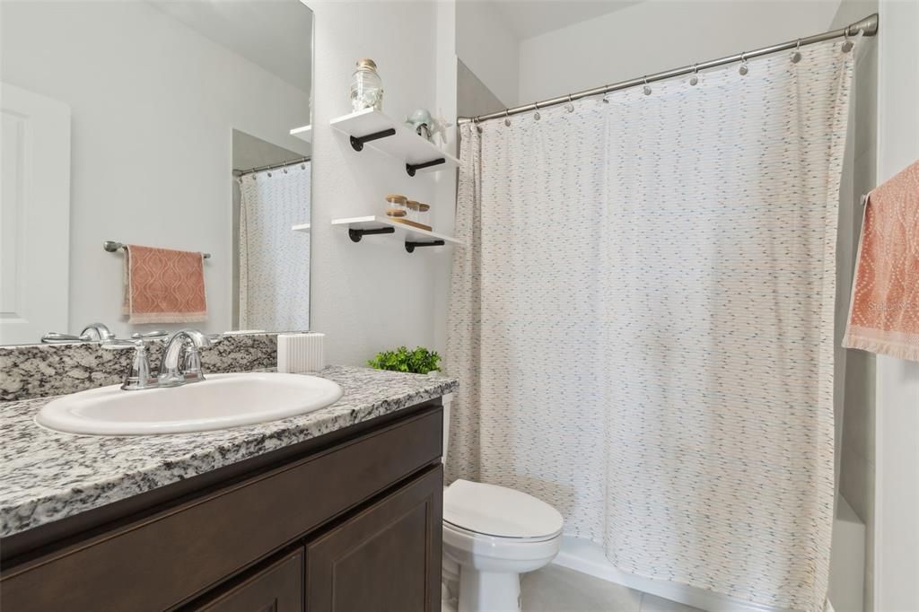 待售: $648,000 (4 贝兹, 3 浴室, 2500 平方英尺)