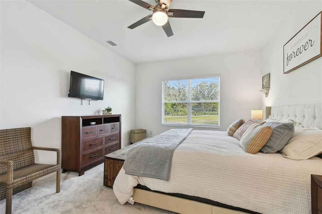 待售: $648,000 (4 贝兹, 3 浴室, 2500 平方英尺)