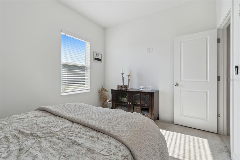 待售: $648,000 (4 贝兹, 3 浴室, 2500 平方英尺)