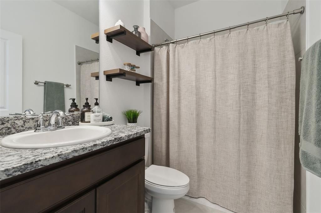 待售: $648,000 (4 贝兹, 3 浴室, 2500 平方英尺)