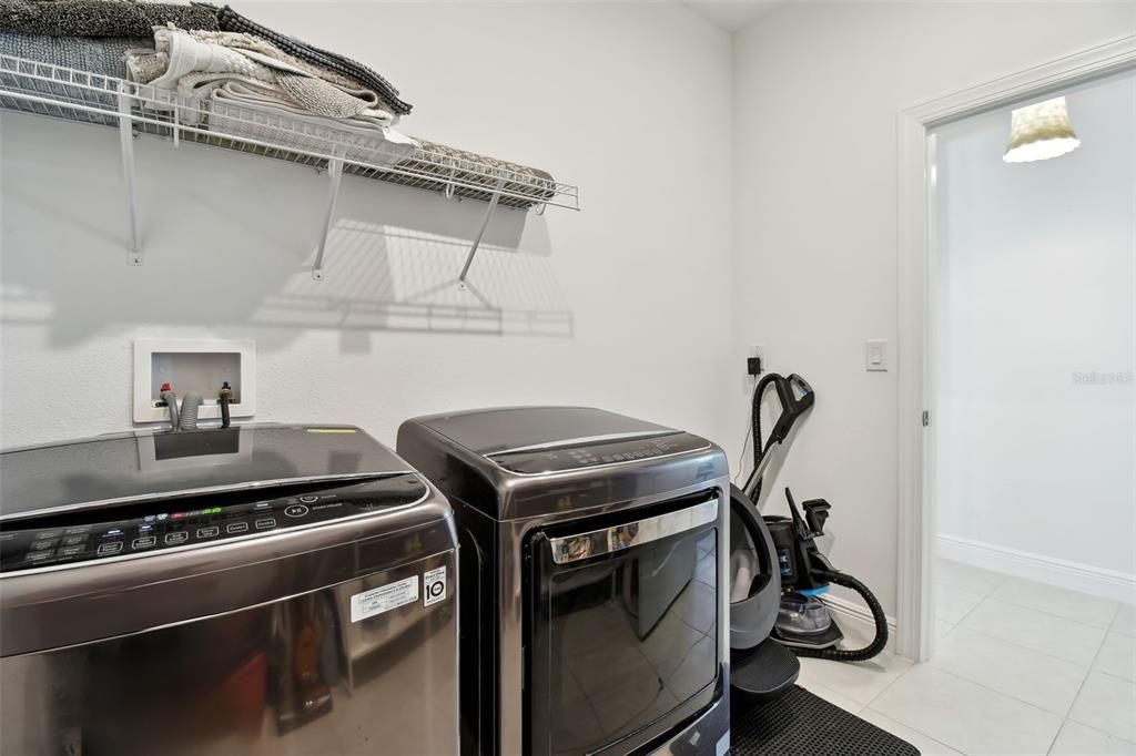 待售: $648,000 (4 贝兹, 3 浴室, 2500 平方英尺)