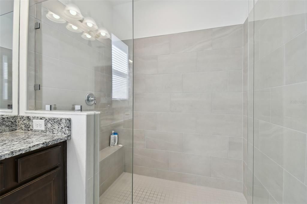 待售: $648,000 (4 贝兹, 3 浴室, 2500 平方英尺)