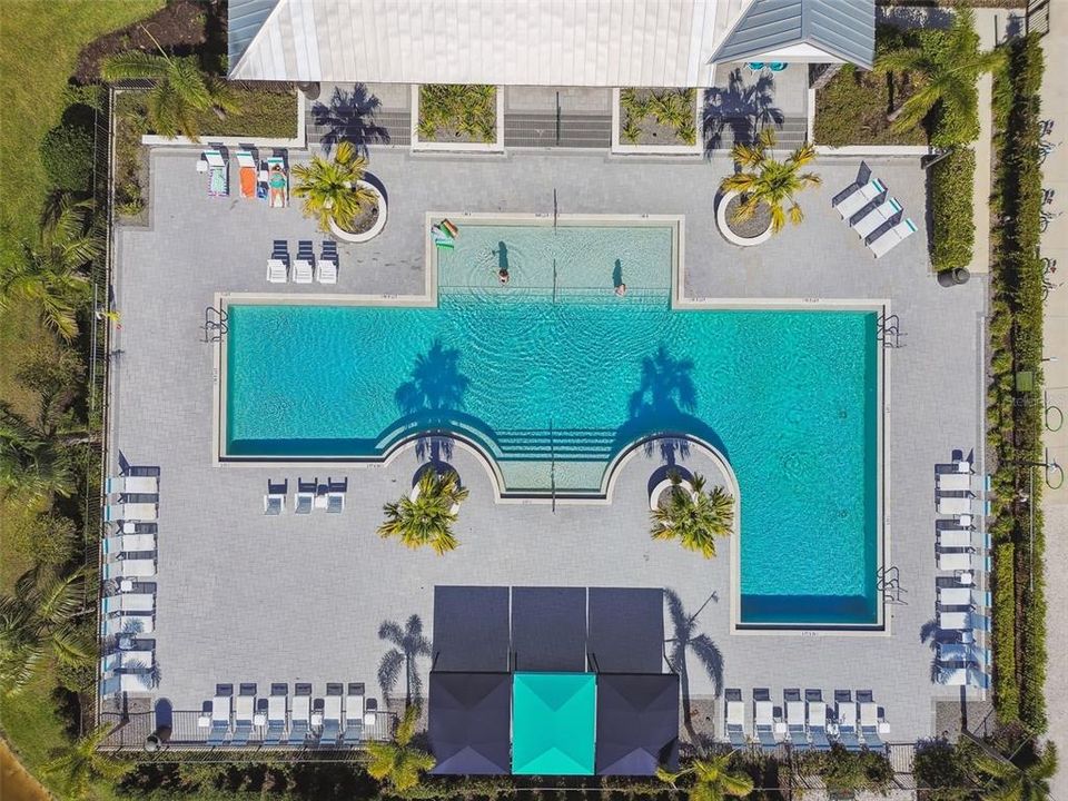 待售: $648,000 (4 贝兹, 3 浴室, 2500 平方英尺)