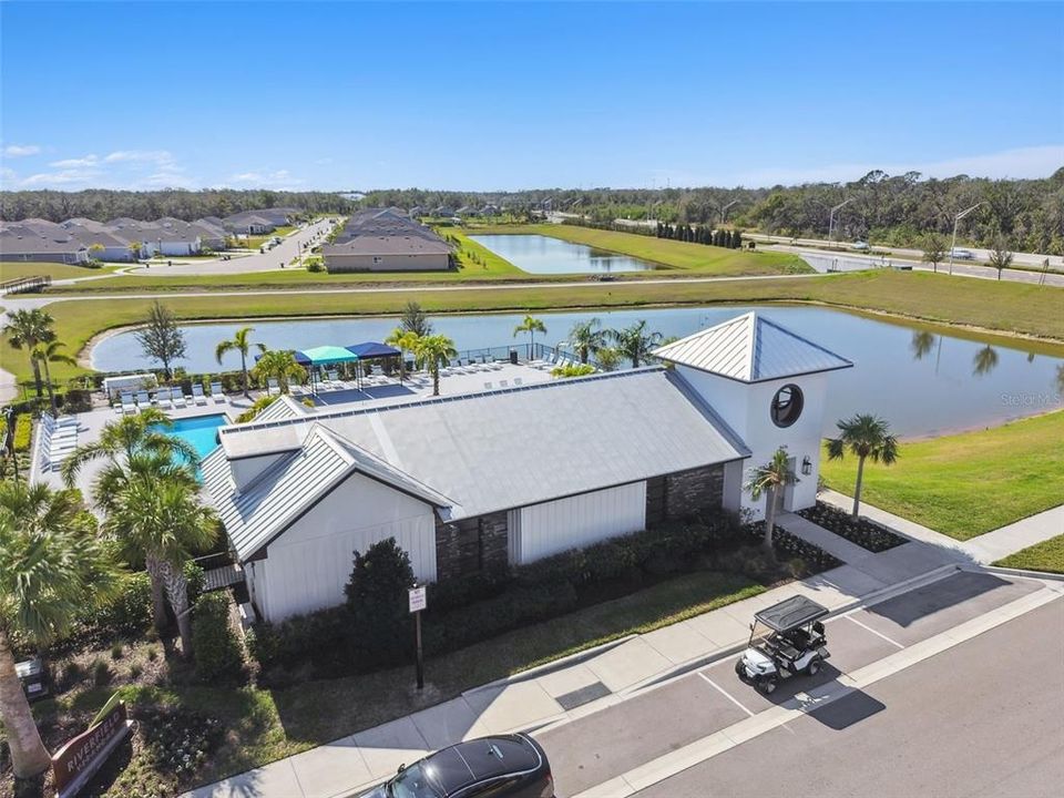 待售: $648,000 (4 贝兹, 3 浴室, 2500 平方英尺)