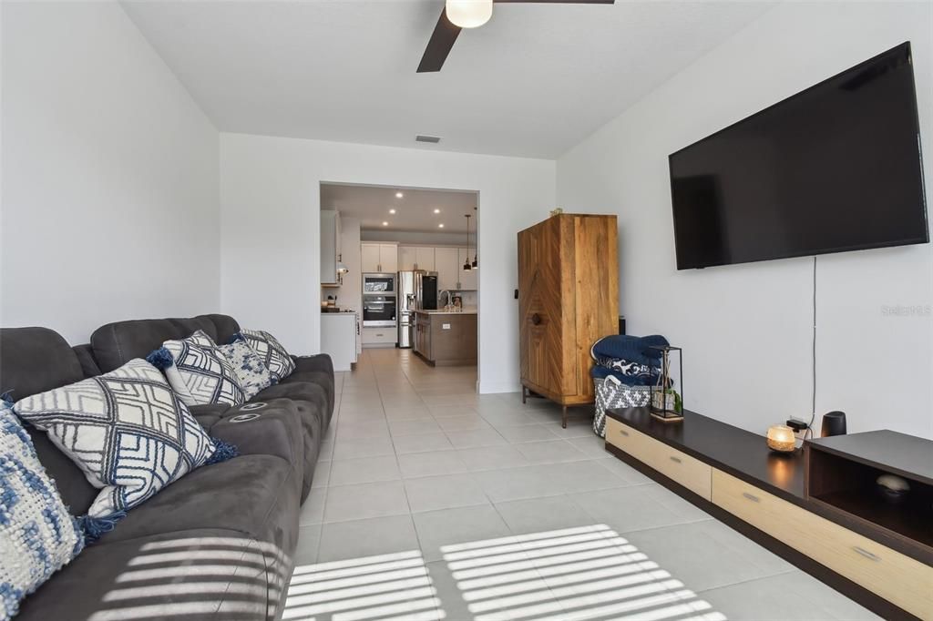 待售: $648,000 (4 贝兹, 3 浴室, 2500 平方英尺)