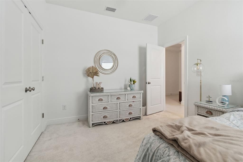 待售: $648,000 (4 贝兹, 3 浴室, 2500 平方英尺)