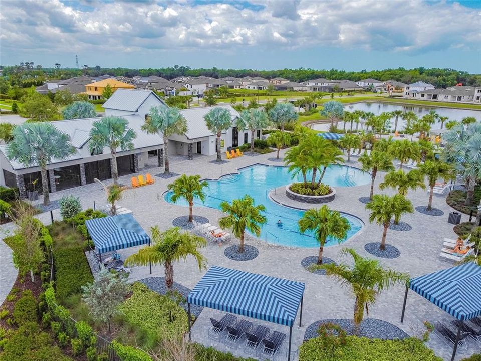 待售: $648,000 (4 贝兹, 3 浴室, 2500 平方英尺)