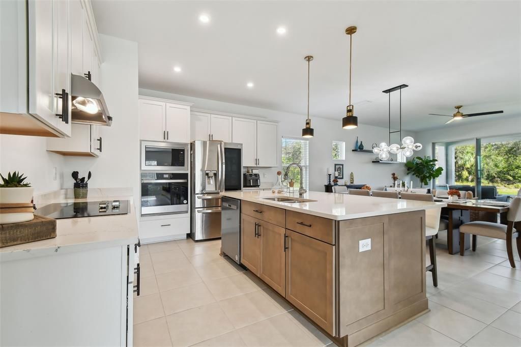 待售: $648,000 (4 贝兹, 3 浴室, 2500 平方英尺)