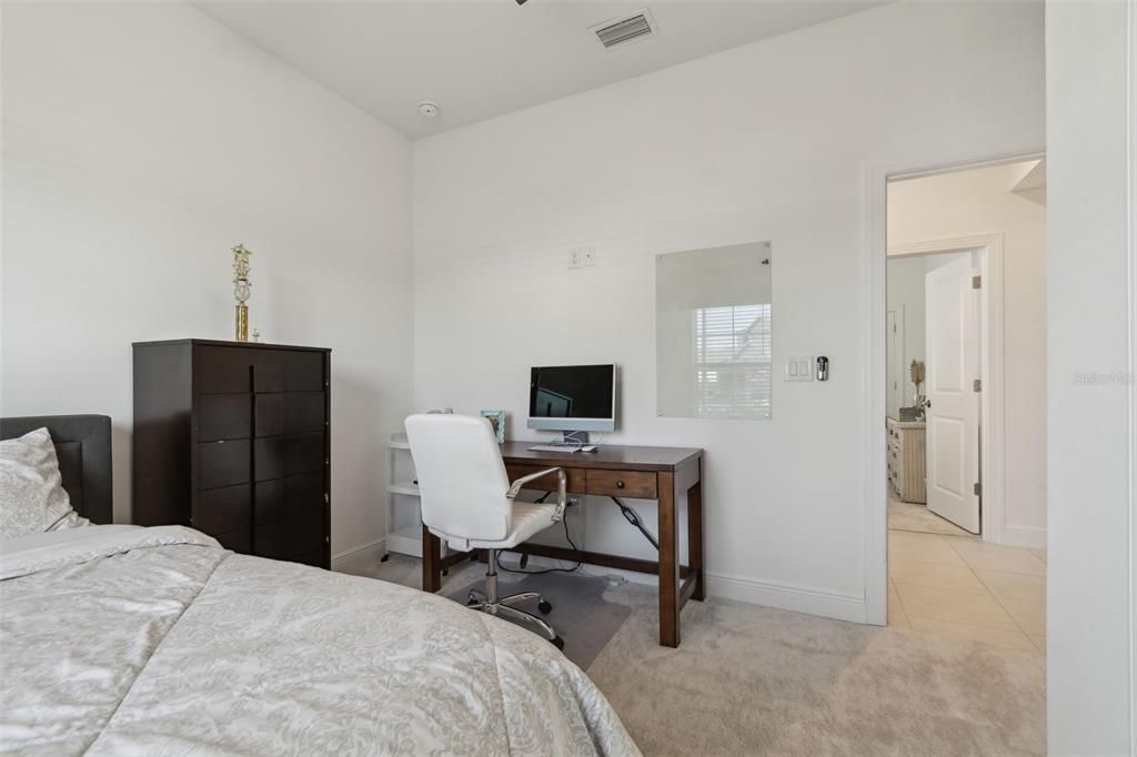 待售: $648,000 (4 贝兹, 3 浴室, 2500 平方英尺)