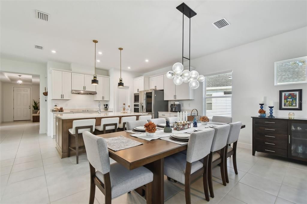 待售: $648,000 (4 贝兹, 3 浴室, 2500 平方英尺)