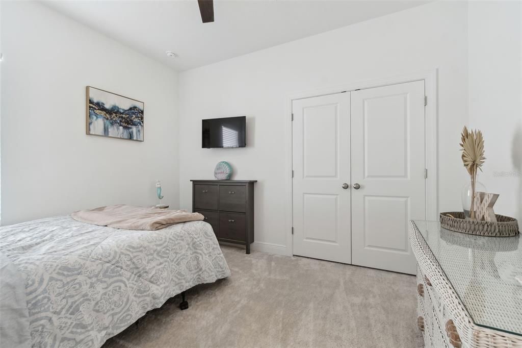 待售: $648,000 (4 贝兹, 3 浴室, 2500 平方英尺)