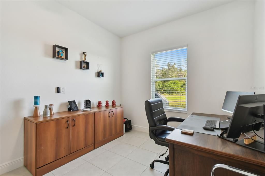 待售: $648,000 (4 贝兹, 3 浴室, 2500 平方英尺)