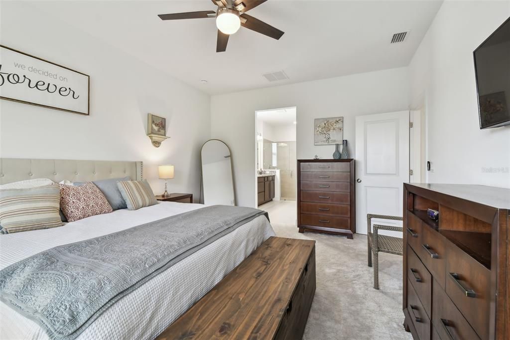 待售: $648,000 (4 贝兹, 3 浴室, 2500 平方英尺)