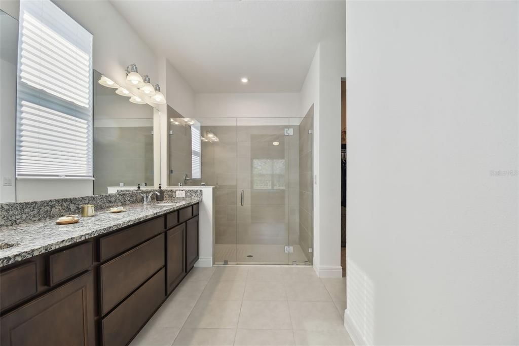 待售: $648,000 (4 贝兹, 3 浴室, 2500 平方英尺)