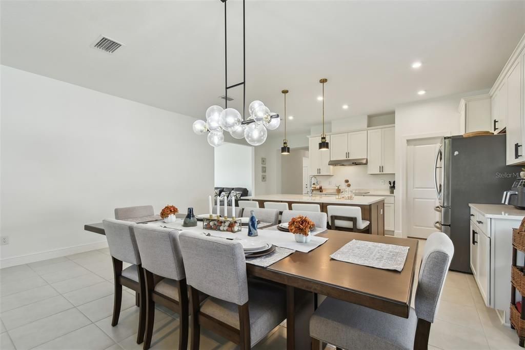 待售: $648,000 (4 贝兹, 3 浴室, 2500 平方英尺)