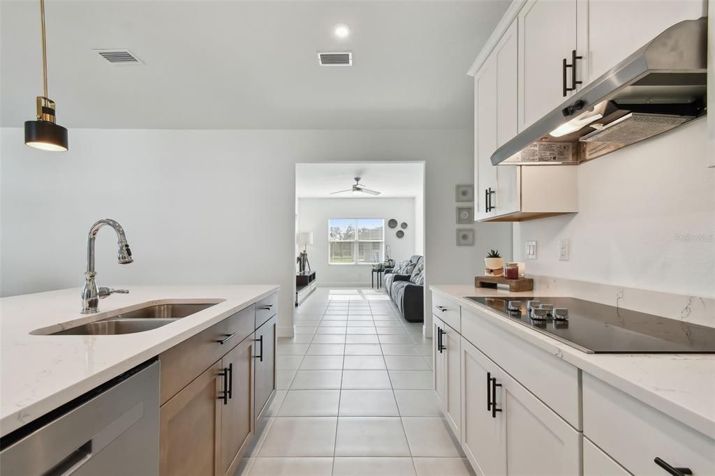 待售: $648,000 (4 贝兹, 3 浴室, 2500 平方英尺)