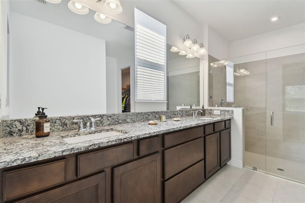 待售: $648,000 (4 贝兹, 3 浴室, 2500 平方英尺)