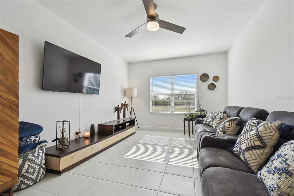 待售: $648,000 (4 贝兹, 3 浴室, 2500 平方英尺)