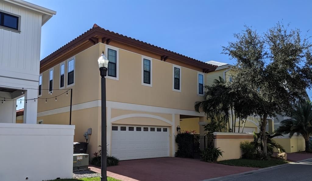 Active With Contract: $1,815,000 (4 beds, 2 baths, 2895 Square Feet)