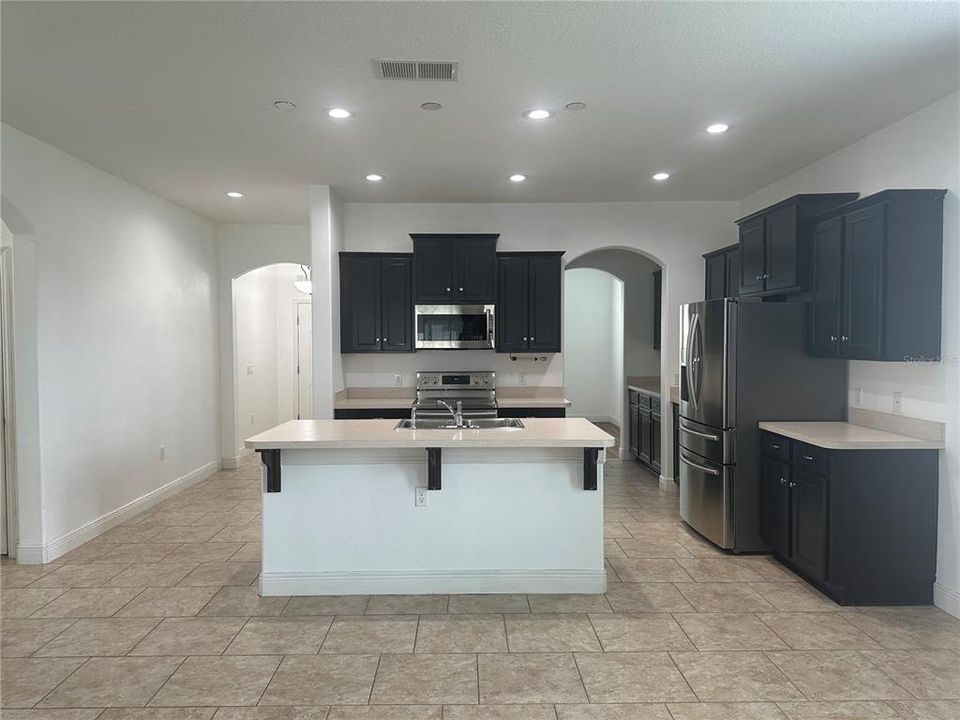 合同活跃: $399,900 (4 贝兹, 3 浴室, 3018 平方英尺)