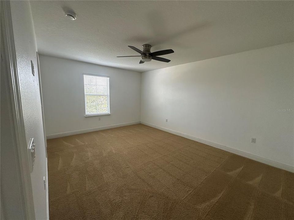 合同活跃: $399,900 (4 贝兹, 3 浴室, 3018 平方英尺)