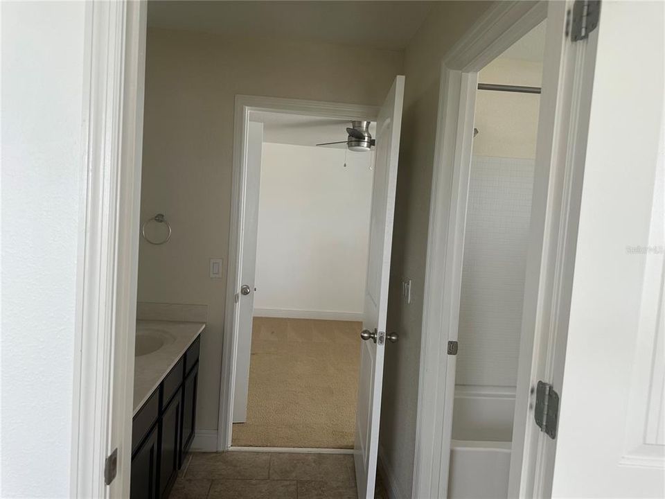 合同活跃: $399,900 (4 贝兹, 3 浴室, 3018 平方英尺)