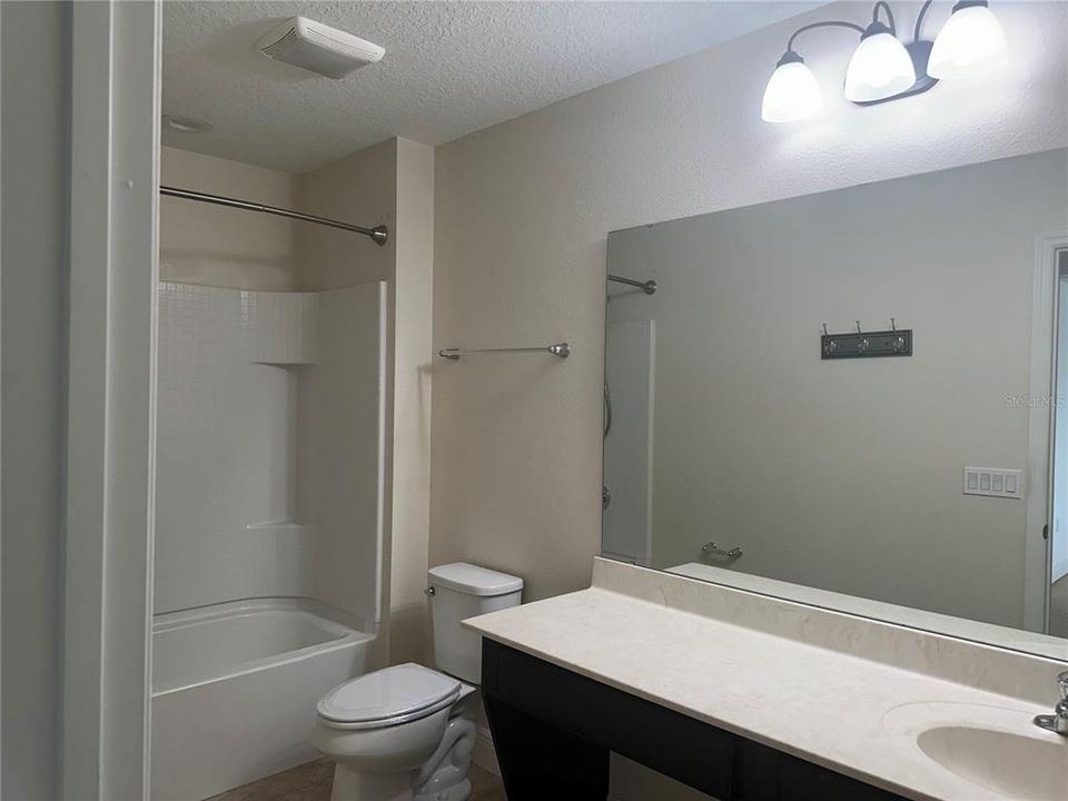 合同活跃: $399,900 (4 贝兹, 3 浴室, 3018 平方英尺)