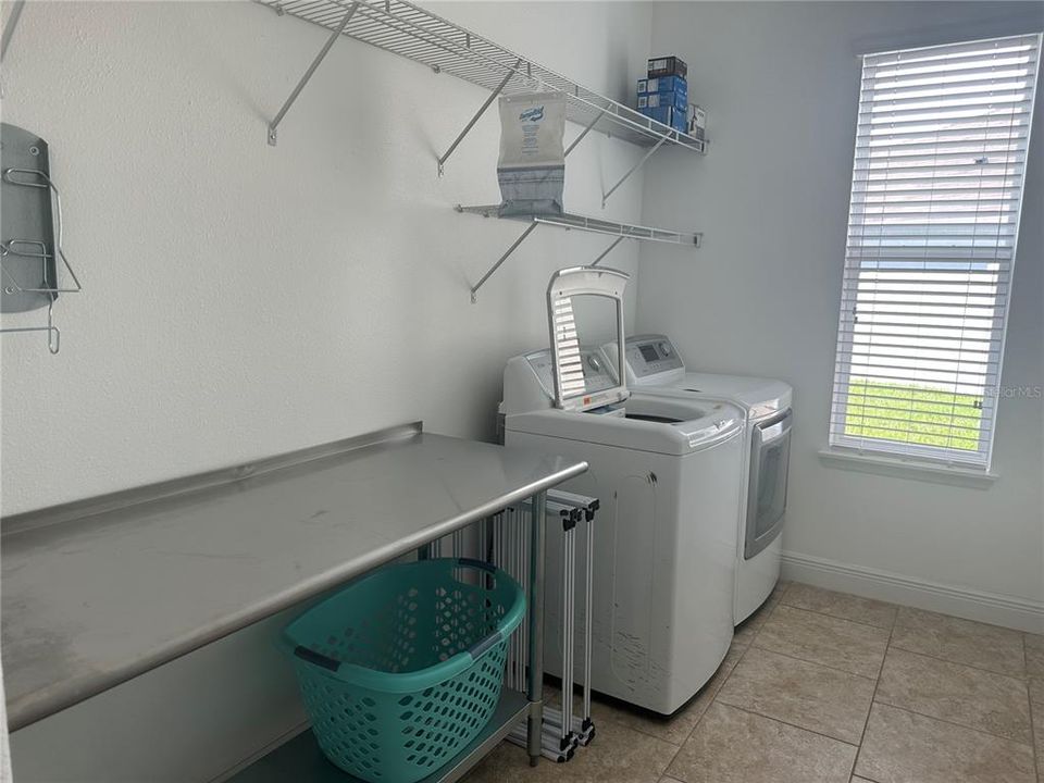 合同活跃: $399,900 (4 贝兹, 3 浴室, 3018 平方英尺)