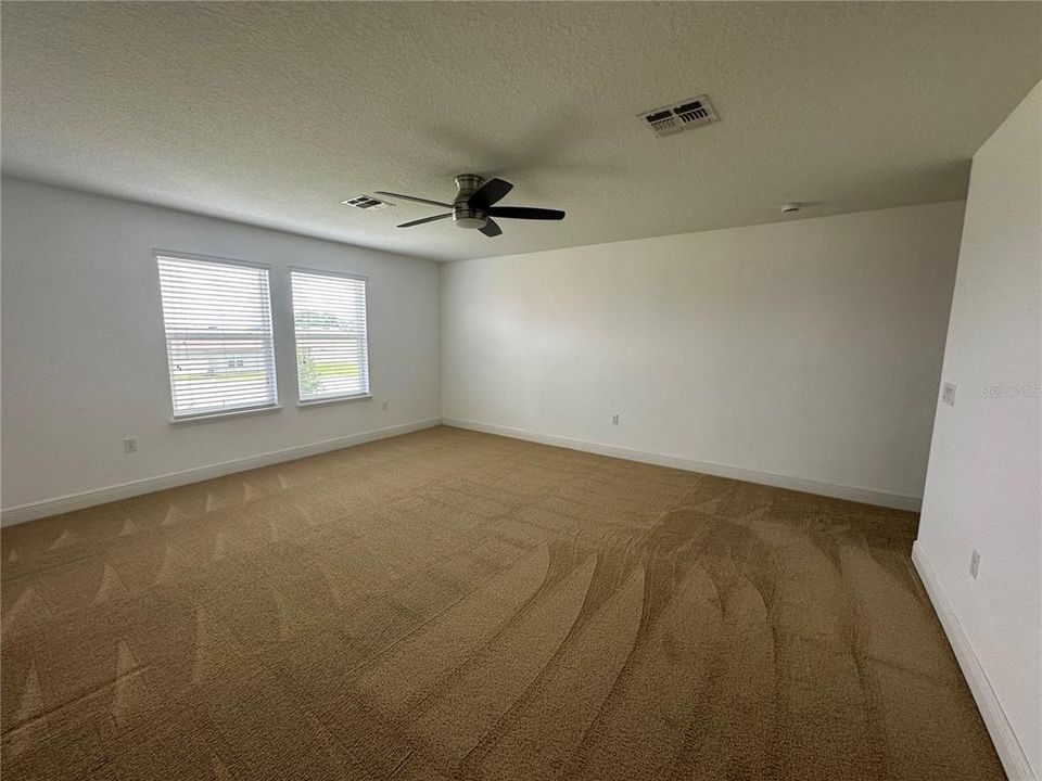 合同活跃: $399,900 (4 贝兹, 3 浴室, 3018 平方英尺)