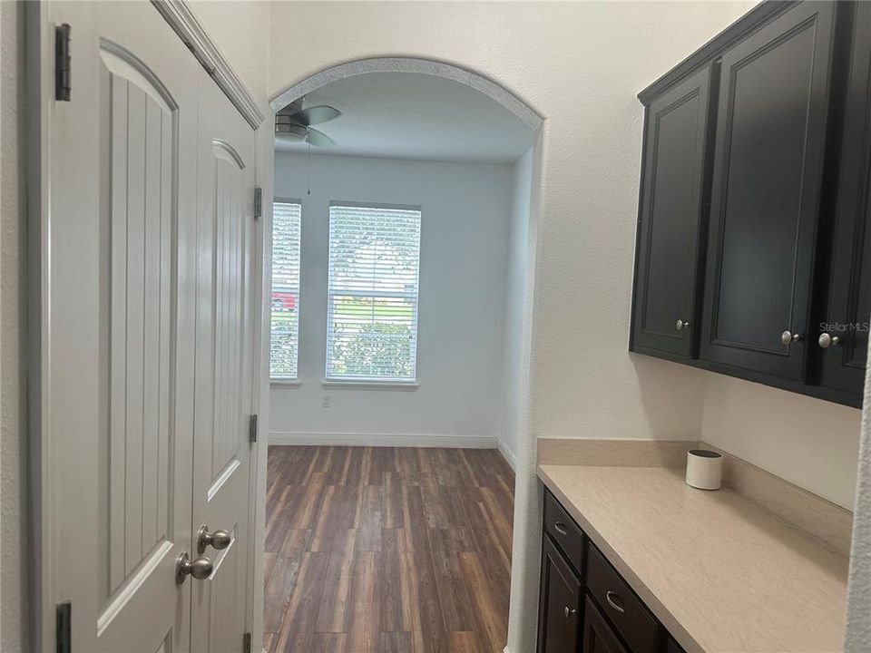 合同活跃: $399,900 (4 贝兹, 3 浴室, 3018 平方英尺)