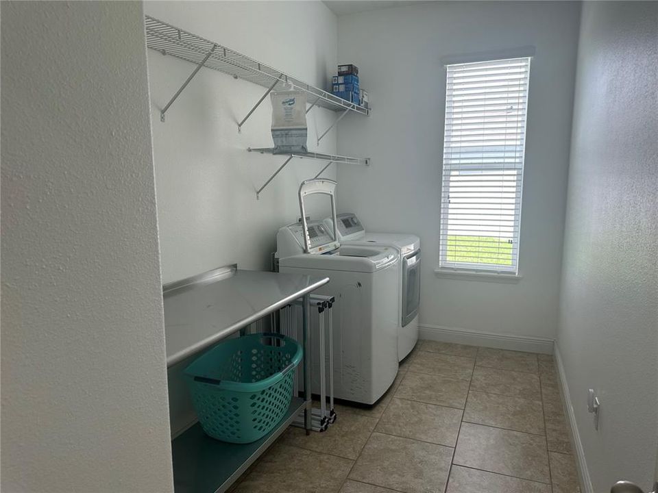 合同活跃: $399,900 (4 贝兹, 3 浴室, 3018 平方英尺)