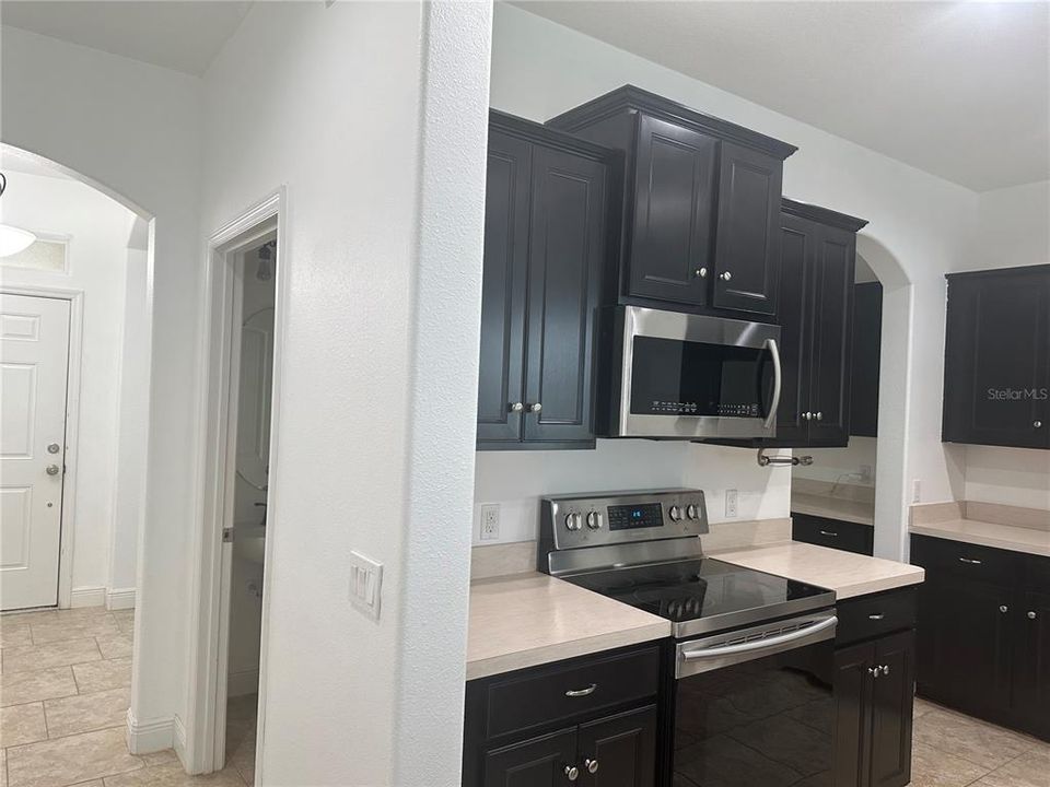 合同活跃: $399,900 (4 贝兹, 3 浴室, 3018 平方英尺)