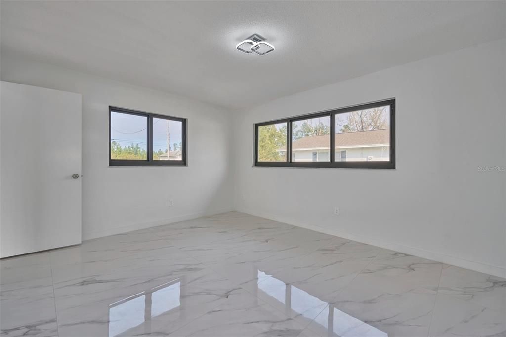 待售: $299,000 (2 贝兹, 2 浴室, 1629 平方英尺)