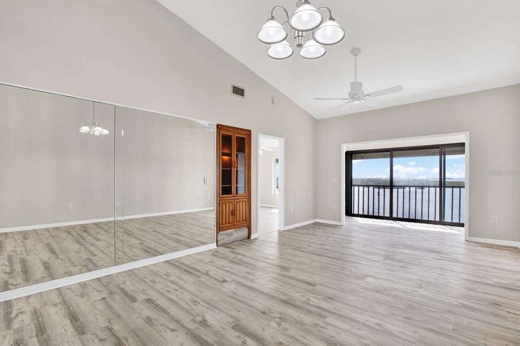 En Venta: $195,000 (2 camas, 2 baños, 1025 Pies cuadrados)