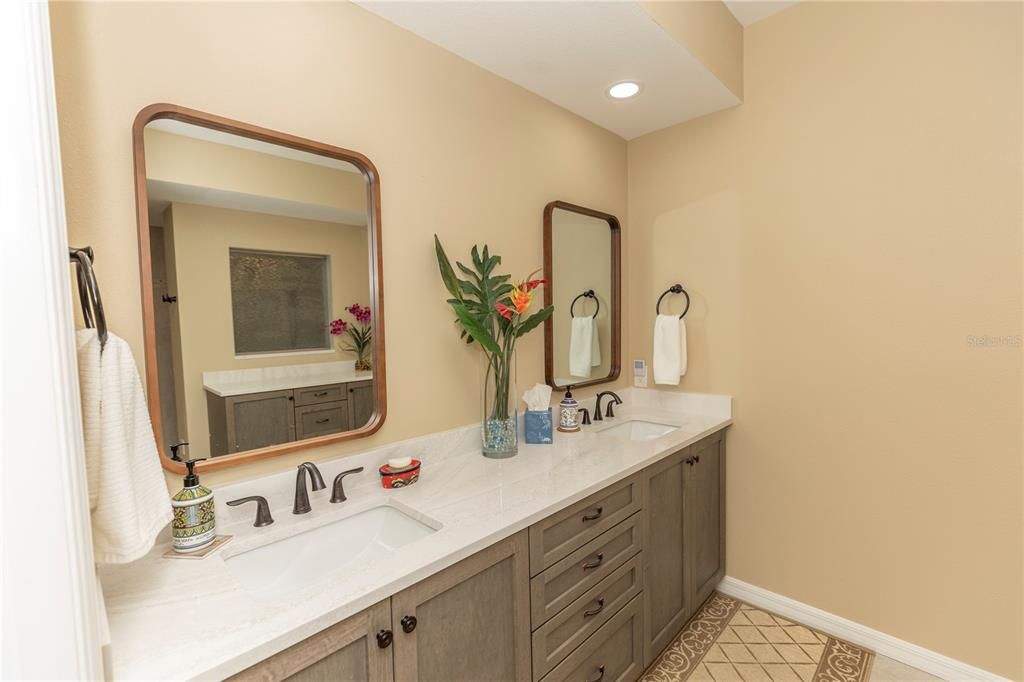 Activo con contrato: $677,777 (3 camas, 2 baños, 2028 Pies cuadrados)